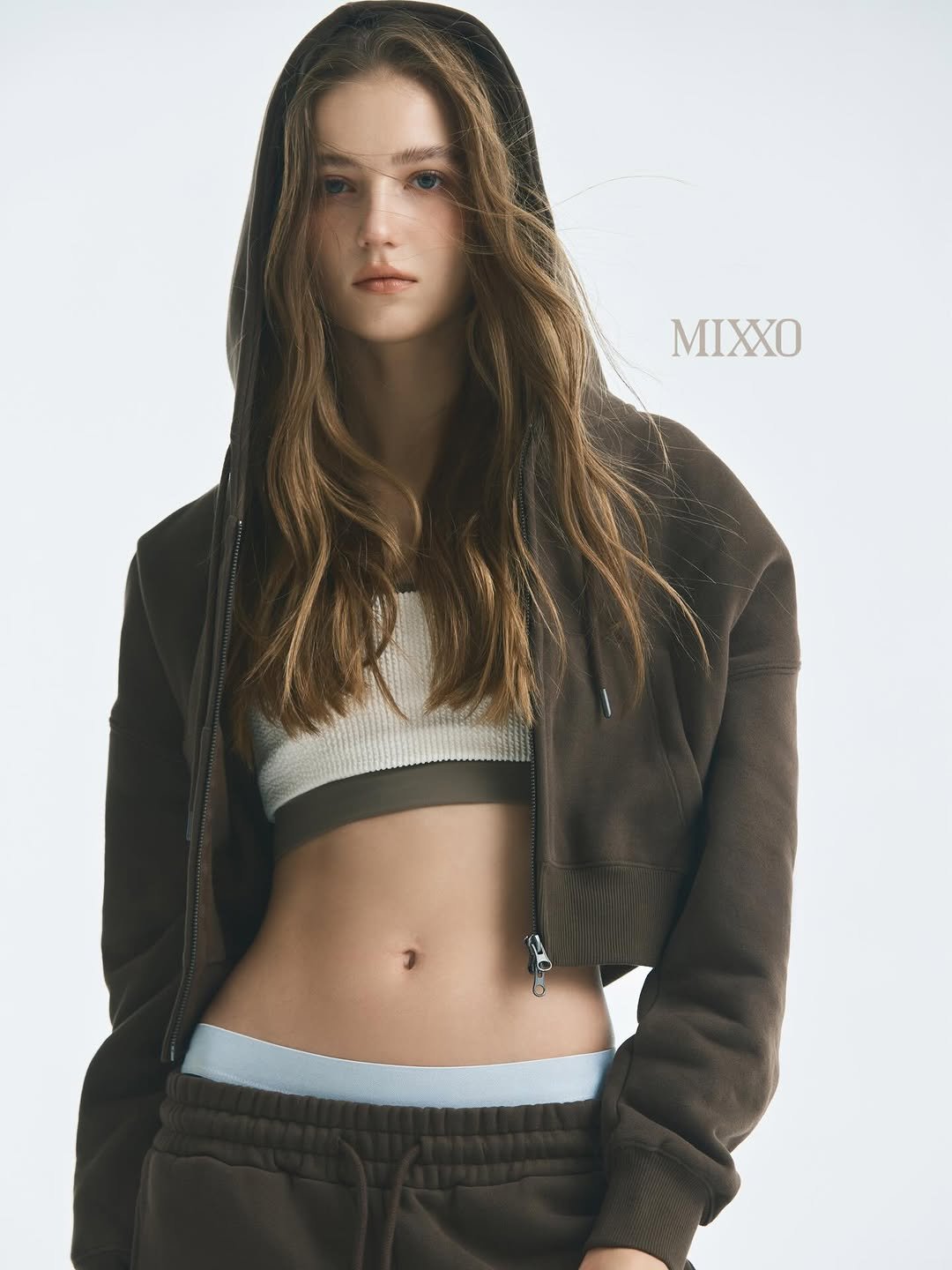 Photo shared by 헤어메이크업 연수 on January 28, 2026 tagging @mixxo_korea. May be an image of drawstring, jacket, sweatpants, fleece and text that says 'MIXXO'.