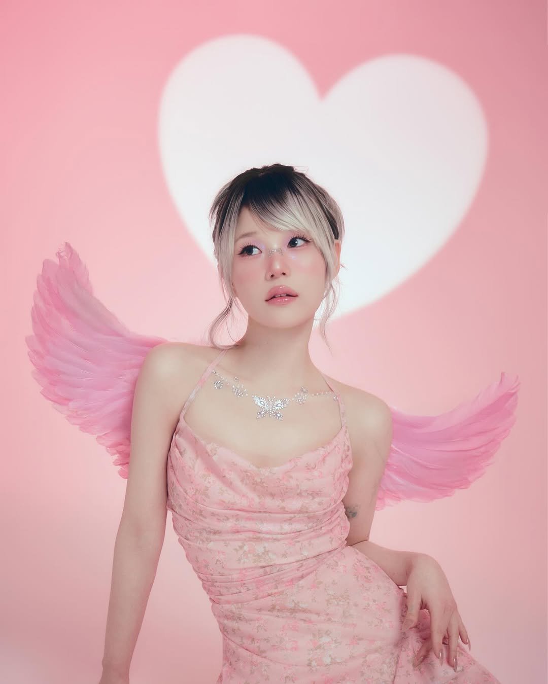 Photo by 헤어메이크업 연수 on February 14, 2026. May be an image of one or more people, makeup, costume, dress, headdress and text.