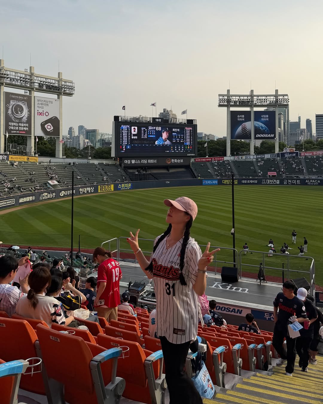 zzooooopp 게시물 이미지: 롯데 직관 두산이랑 하는 경기 보고 왔어요⚾️😛
전민재 선수 생일이라서 응원가 더...