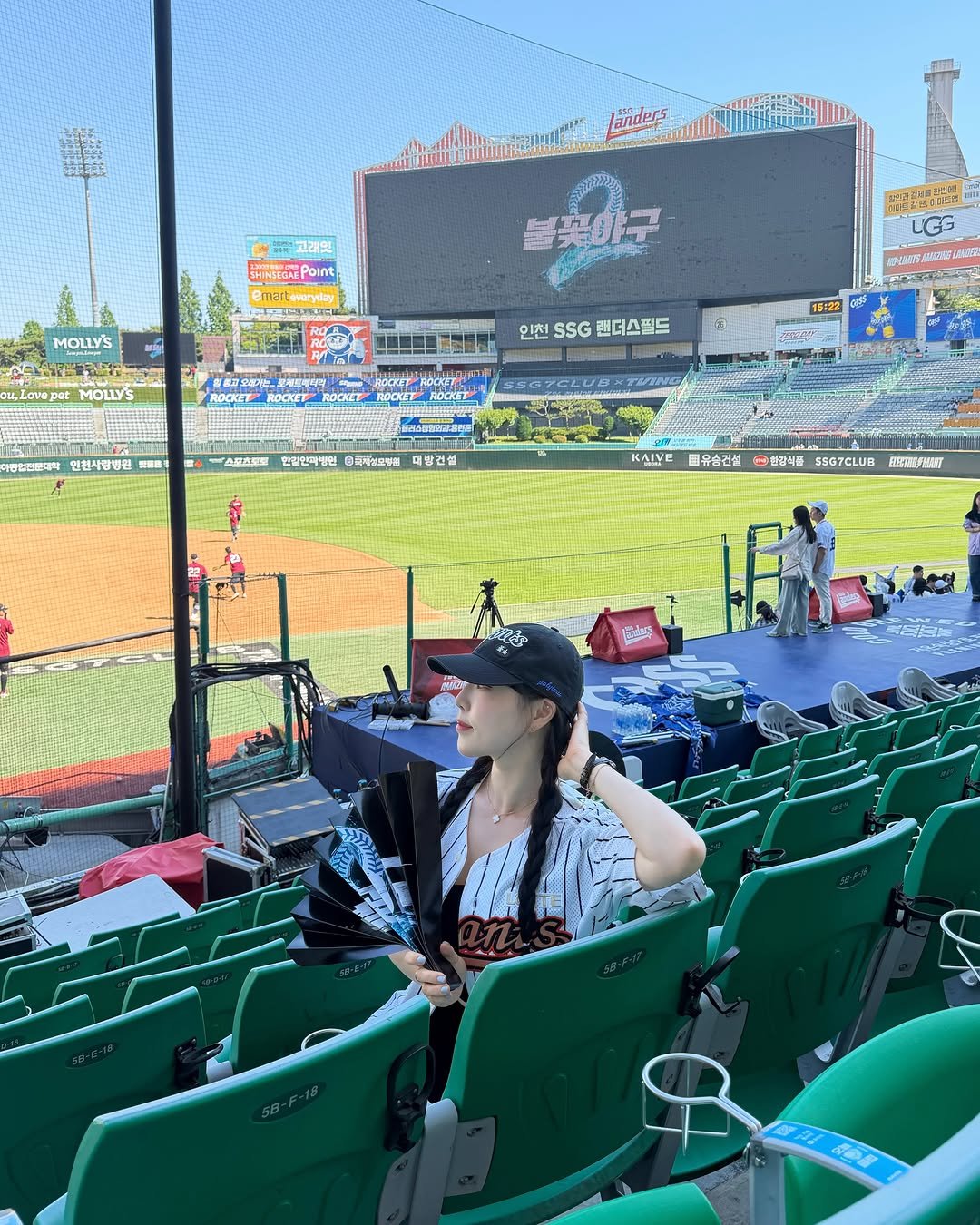zzooooopp 게시물 이미지: 불꽃야구 직관 가서 이대호 선수 보고 오기 ! 🥰⚾️💙
SSG 경기장이라 먹어보고...