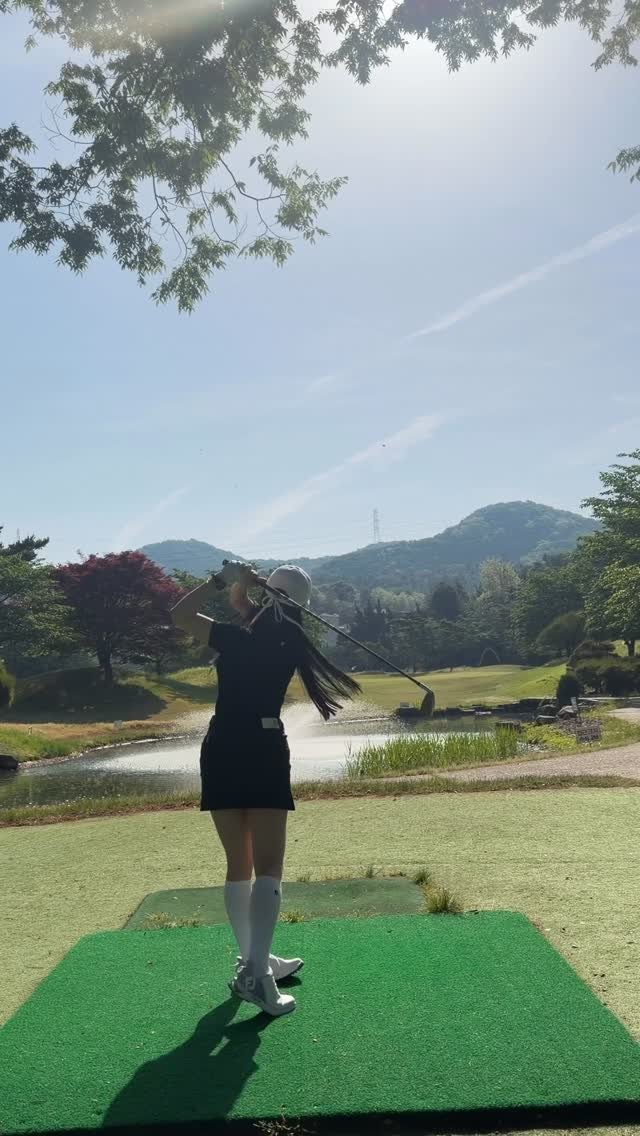zzooooopp 게시물 이미지: 프로님과 회원님과 함께한 파3 숏게임 레슨⛳️☁️✨
너무 재밌당 어프로치 열심히...