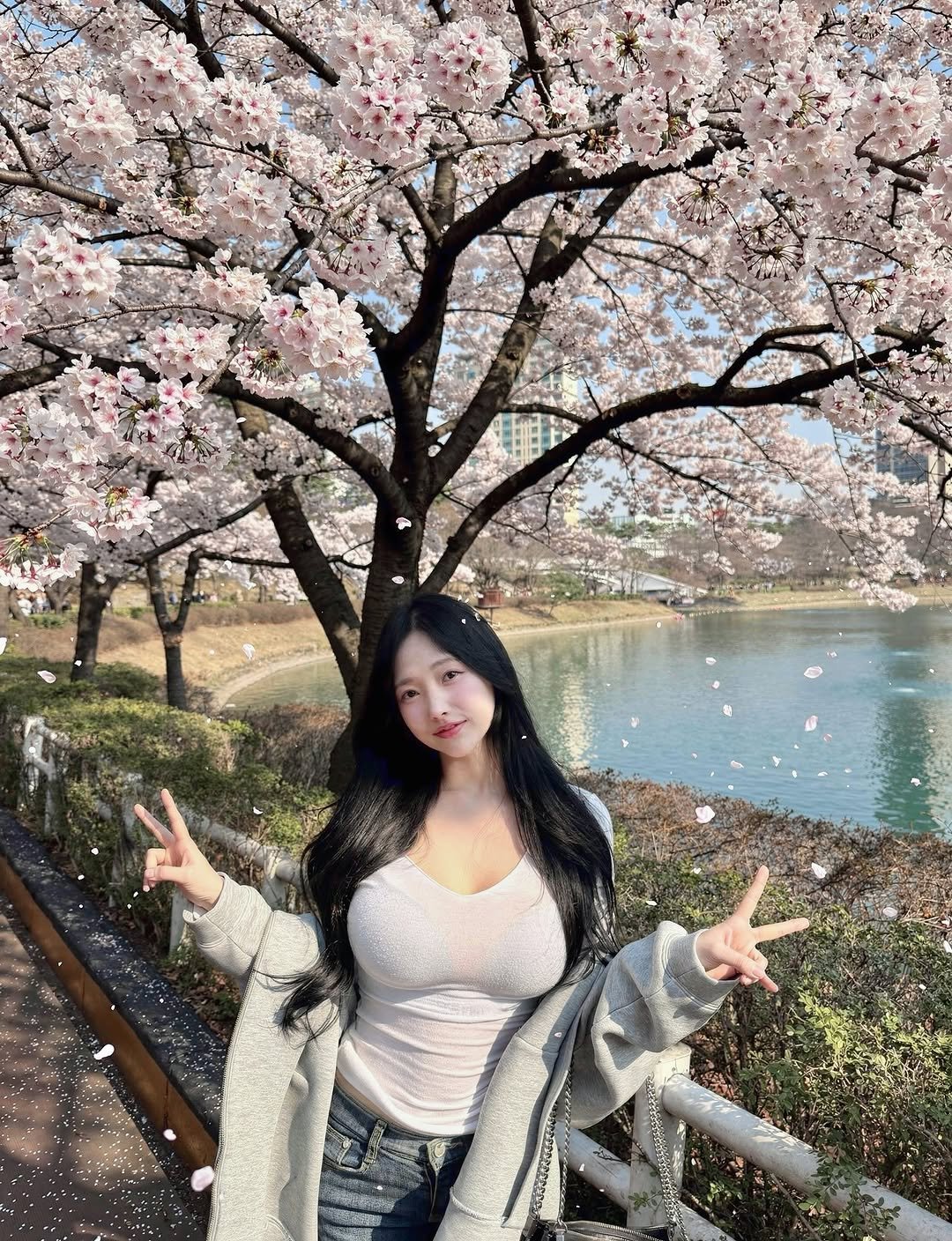 zzuu.___ 게시물 이미지: 🌸🌸🌸