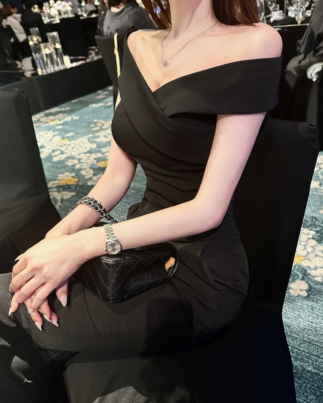 zzxvu 게시물 이미지: 주문량 정말 많은 생파 블라우스 ! 하객룩으로 블랙 착용 🖤

#수앤핏