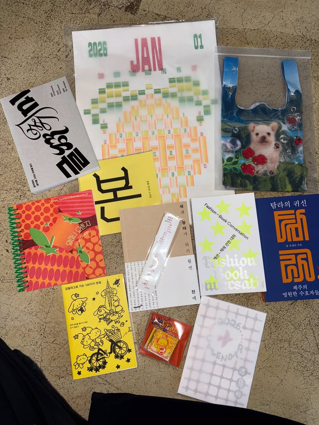 Photo shared by Jieun Yang on November 27, 2025 tagging @tjr3164, @boo_mee, @j11nkang, @kymidoh, @6699press, @uos.graphic, @nonamepress.kr, @unlimited_edition_seoul, @hyunah.otf, @curtainidea, and @yumool_eyes.